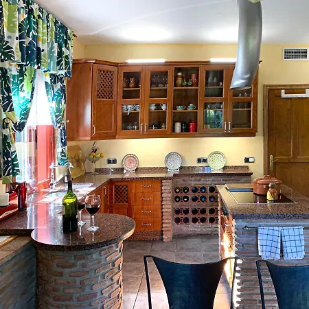 Vila Nabrisa Marbella, 5 Bedroom, Private Pool, Garden, Bbq Marbella