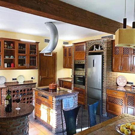 Nabrisa Marbella, 5 Bedroom, Private Pool, Garden, Bbq Villa