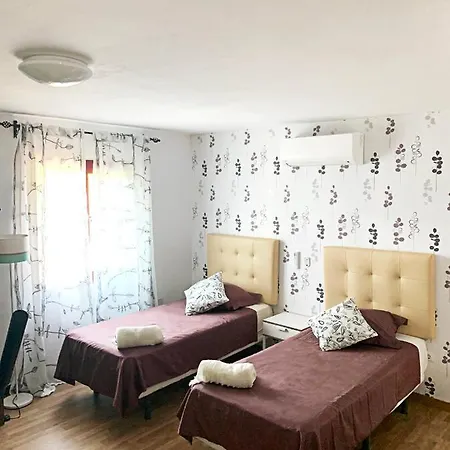 Nabrisa Marbella, 5 Bedroom, Private Pool, Garden, Bbq Vila *