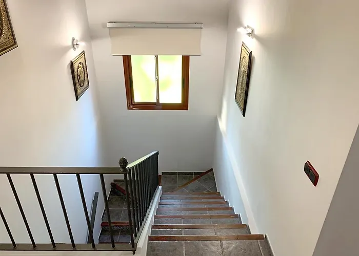 Nabrisa Marbella, 5 Bedroom, Private Pool, Garden, Bbq Villa