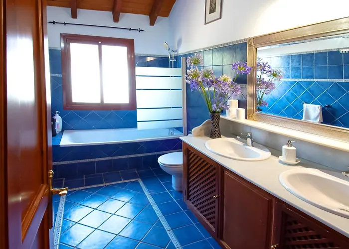 Nabrisa Marbella, 5 Bedroom, Private Pool, Garden, Bbq فيلة
