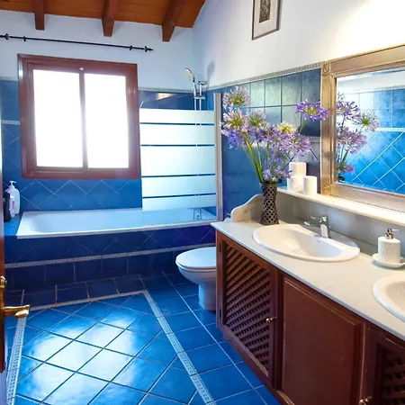 Nabrisa Marbella, 5 Bedroom, Private Pool, Garden, Bbq Villa