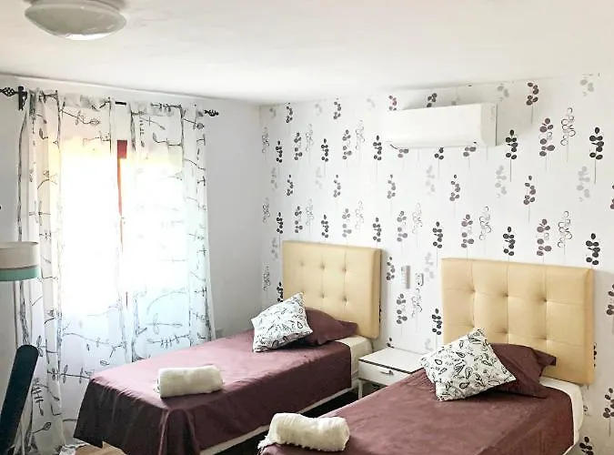 Nabrisa Marbella, 5 Bedroom, Private Pool, Garden, Bbq Vila *