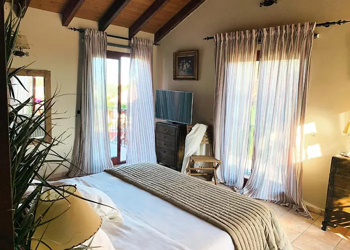 Nabrisa Marbella, 5 Bedroom, Private Pool, Garden, Bbq