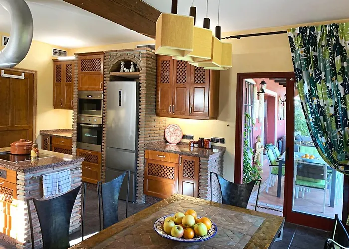 Nabrisa Marbella, 5 Bedroom, Private Pool, Garden, Bbq