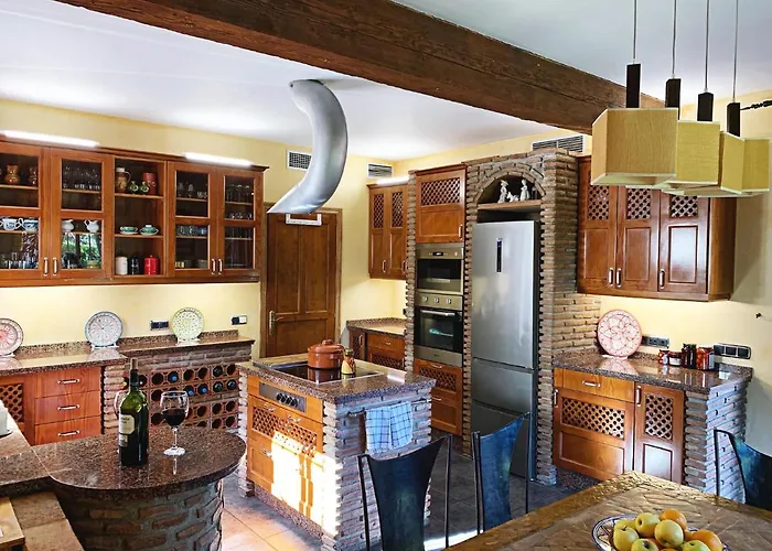 Nabrisa Marbella, 5 Bedroom, Private Pool, Garden, Bbq Villa