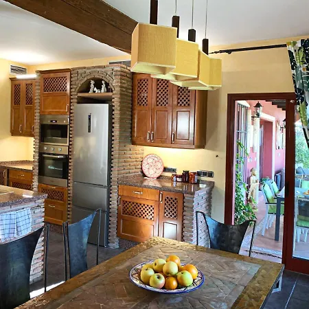 Nabrisa Marbella, 5 Bedroom, Private Pool, Garden, Bbq